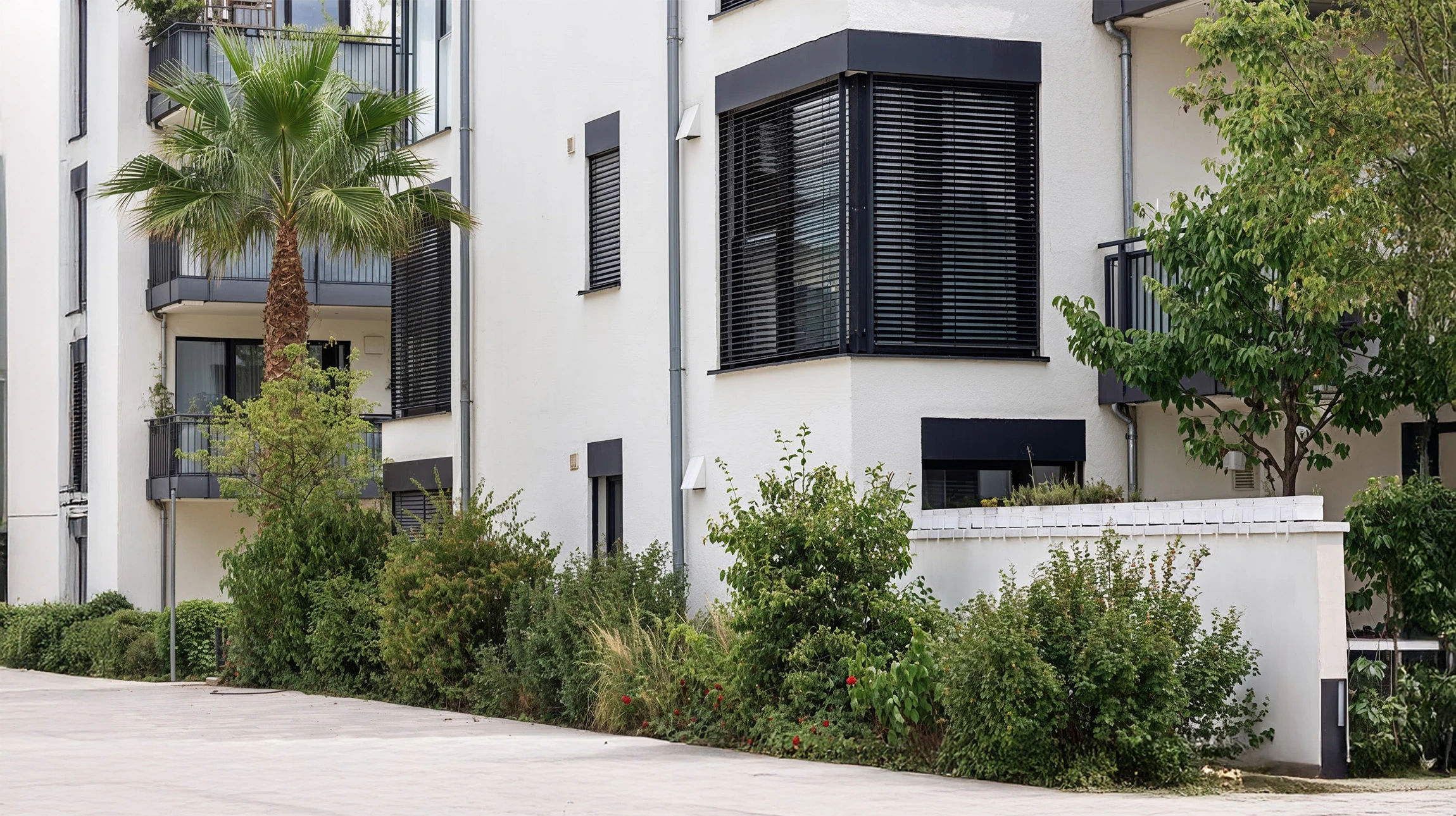 volets coulissants modernes sur piste en aluminium